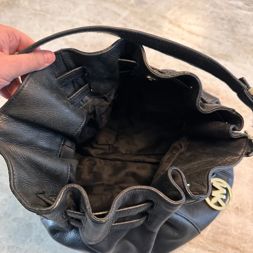 Michael Kors bucket bag - Picture 3 of 3